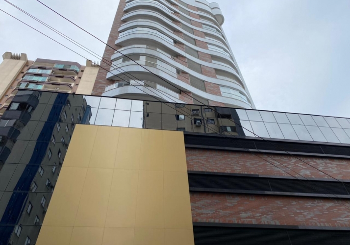 Apartamento no bairro Centro em Balneário Camboriú