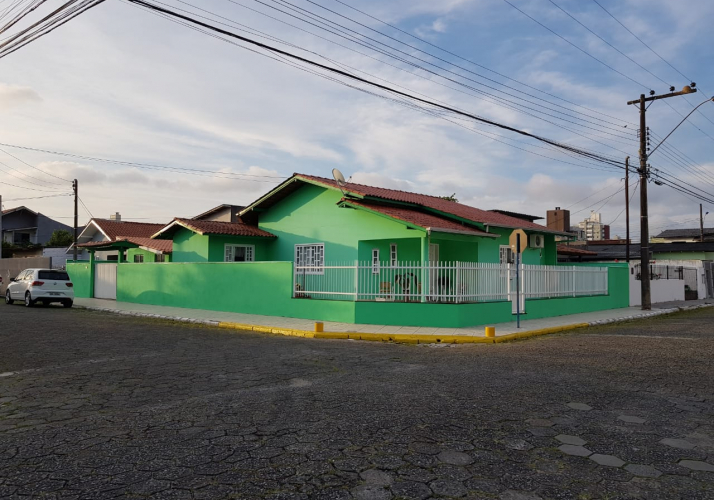 2 Casas a Venda em Itajaí no mesmo Terreno - Aceita Permuta por Sítio