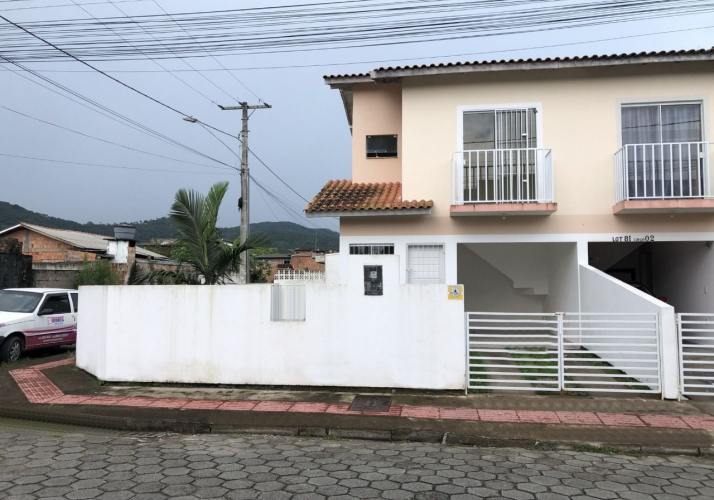 Sobrado no bairro Forquilhas em São José