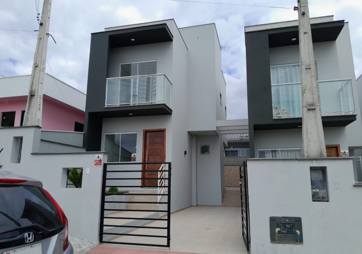 Sobrado no bairro Potecas em São José