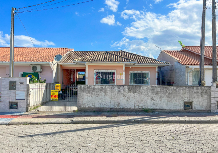 Casa no bairro Forquilhas em São José