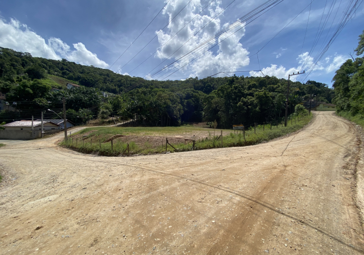 Terreno 9.700m² por 1,2 milhões