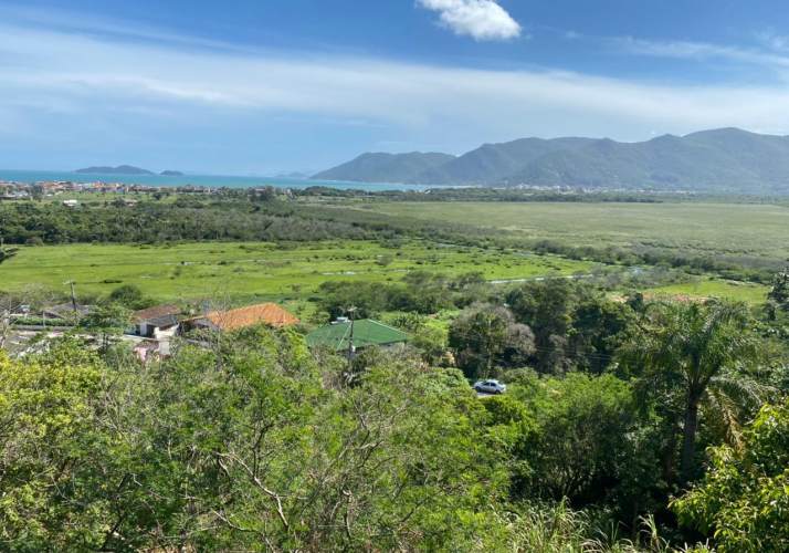 Terreno com nascente de água e linda vista!!