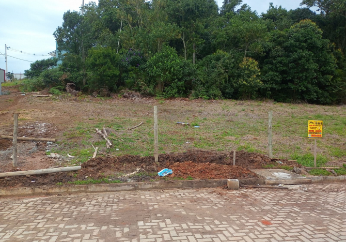 Terreno no bairro Forquilhas em São José