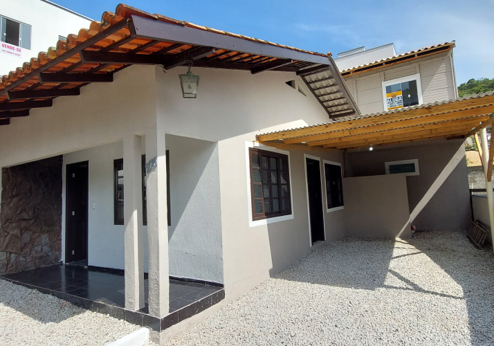 Investimento - Casa + 2 Apartamentos a Venda - Brusque - Renda com Aluguel - 500 metros da FIP