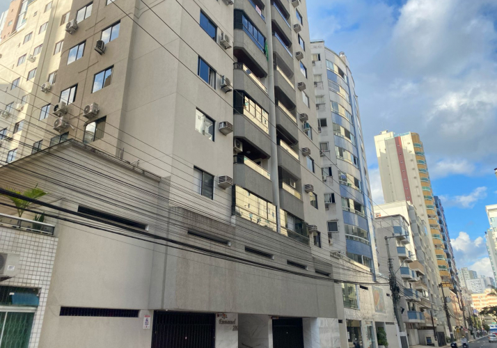 Apartamento no bairro Centro em Balneário Camboriú