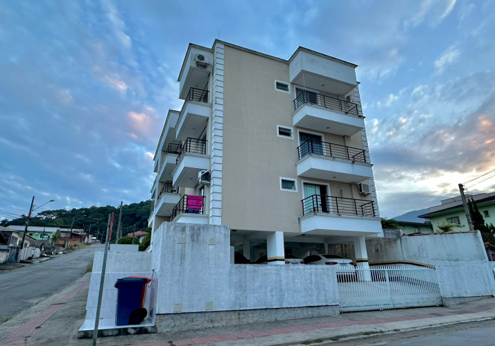 Apartamento no bairro Sertão do Maruim em São José