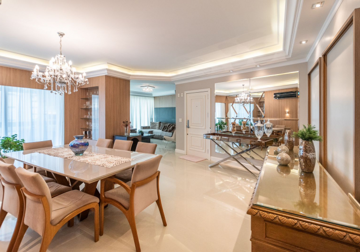 Diferenciado na quadra do mar;