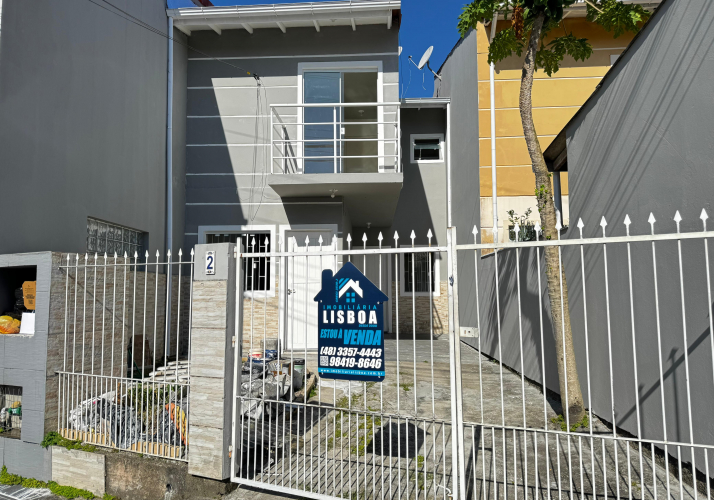 Sobrado no bairro Forquilhas em São José