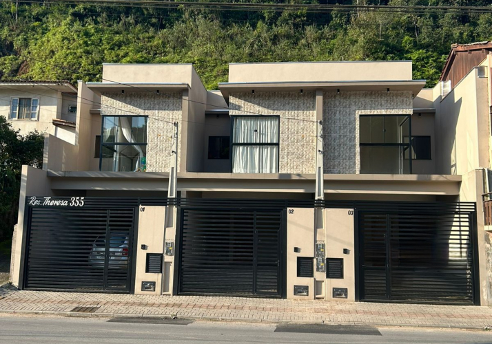 Sobrado Geminado a Venda em Brusque - 2 Quartos - 2 Garagens