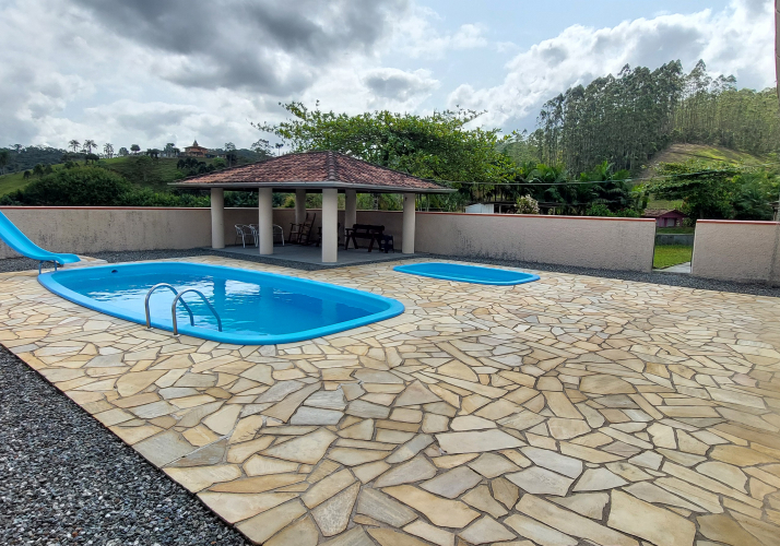 Casa a Venda - 4 Quartos - Área de Lazer - Aceita Troca Permuta