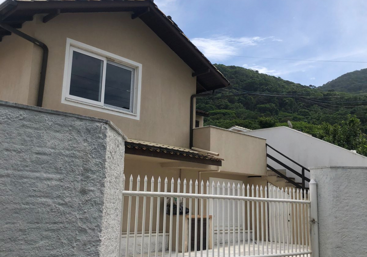 Apartamento no bairro Armação do Pântano do Sul em Florianópolis
