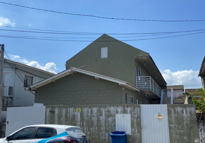 Prédio com 10 unidades para alugueis no Bairro Flor de Nápolis em São José SC