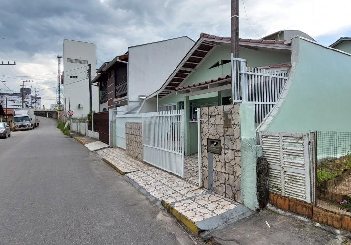 Casa a Venda em Brusque - 3 Quartos - 550 Mil - Próximo da FIP