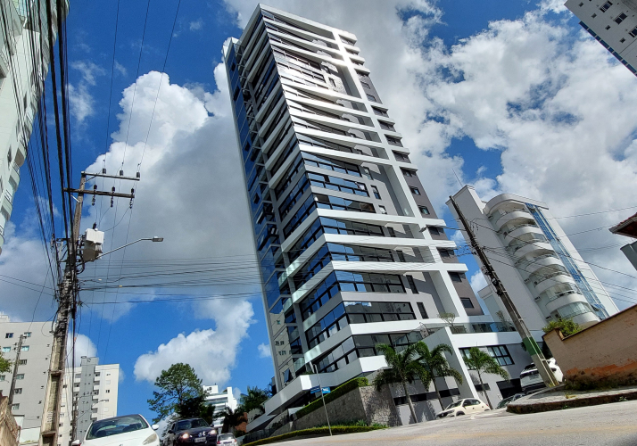 Apartamento Alto Padrão a Venda em Brusque - 4 Suítes - 4 Vagas de Garagem