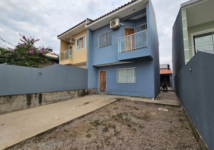 Sobrado no bairro Forquilhas em São José