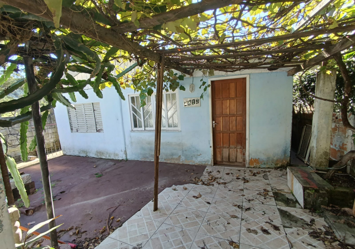 Pequeno terreno com excelente localização , a beira da estrada.