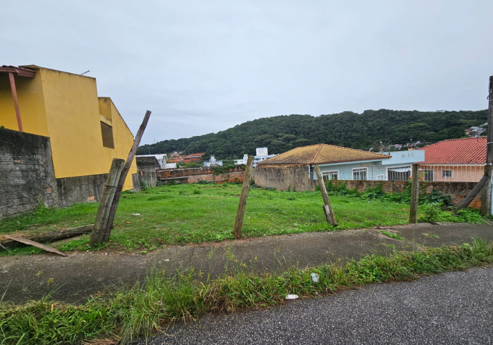 Terreno no bairro Forquilhinhas em São José