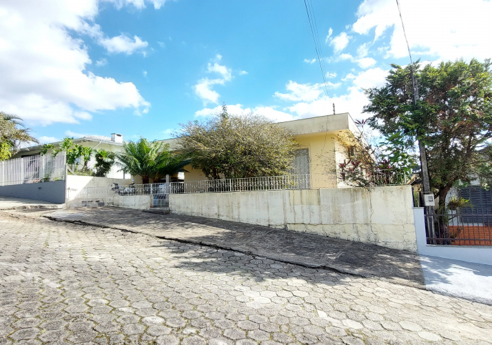 Quer Comprar Casa ? Temos Casa a Venda em Brusque - 3 Quartos