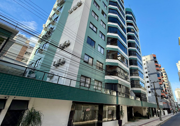 Apartamento no bairro Centro em Balneário Camboriú
