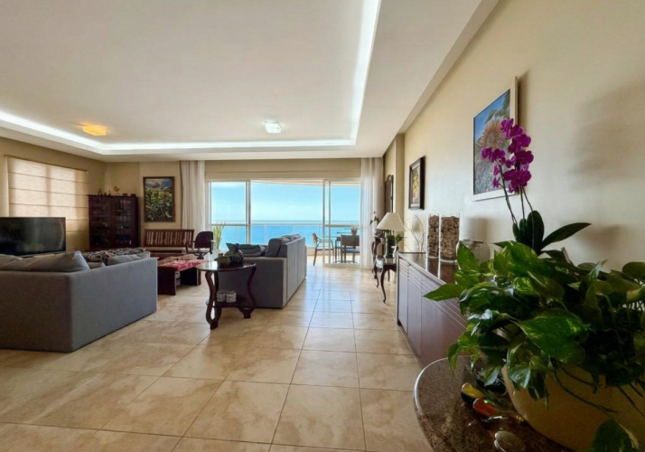 Apartamento Bal. Camboriú FRENTE MAR