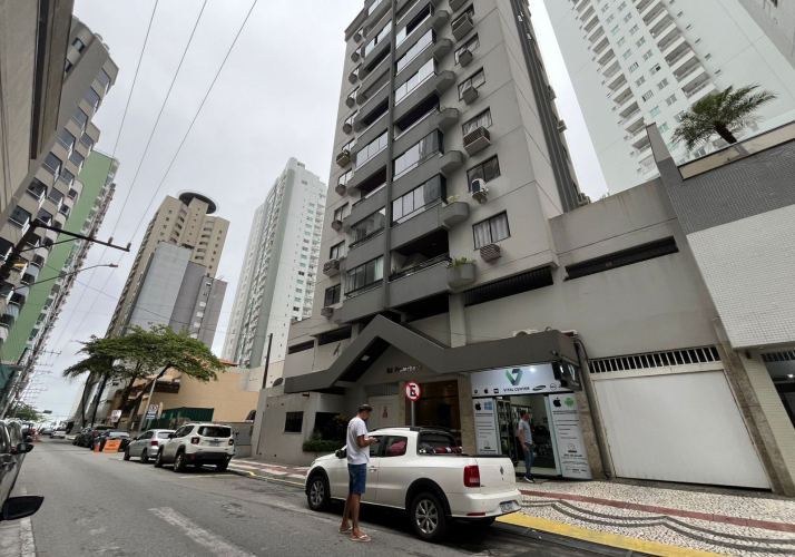Apartamento no bairro Centro em Balneário Camboriú