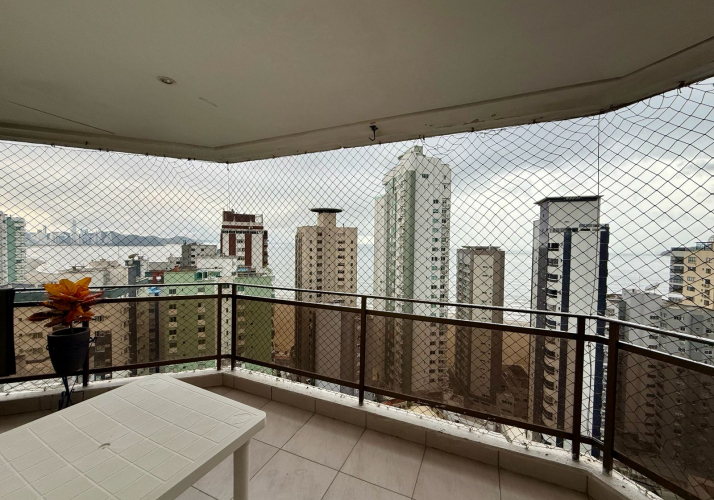 Apartamento QUADRA MAR em Balneário Camboriú