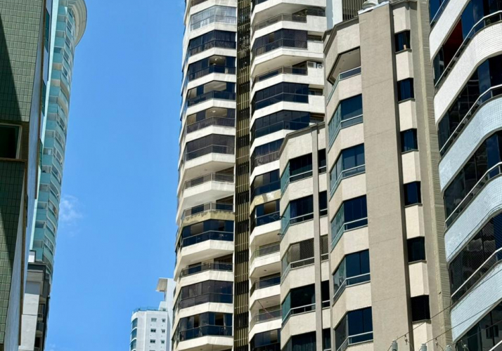 Apartamento QUADRA MAR em Balneário Camboriú