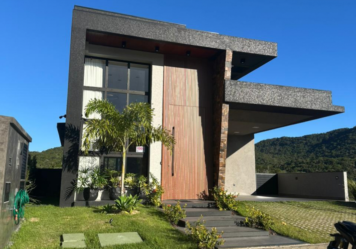 Casa no bairro Várzea do Ranchinho em Camboriú