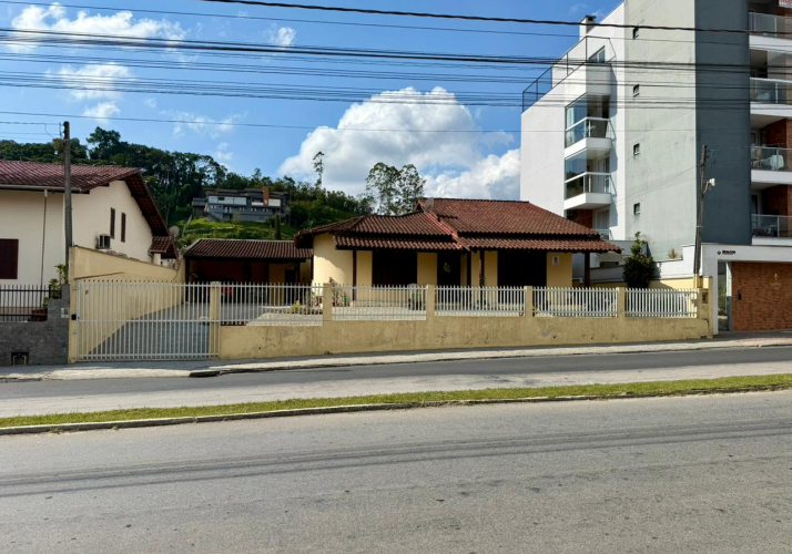 Casa a Venda - Brusque - Frente Comercial
