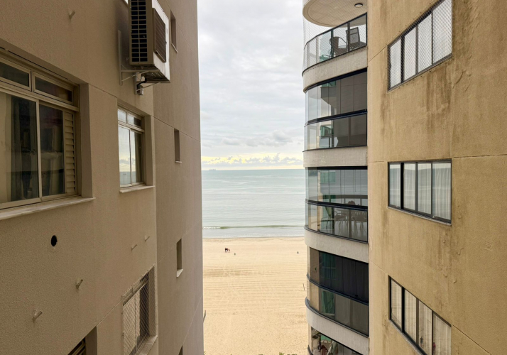 Apartamento no bairro FRENTE MAR em Balneário Camboriú