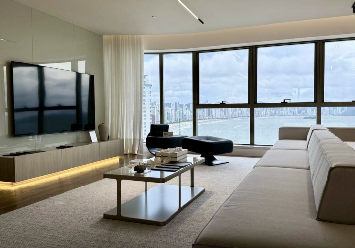 Apartamento FRENTE MAR em Balneário Camboriú
