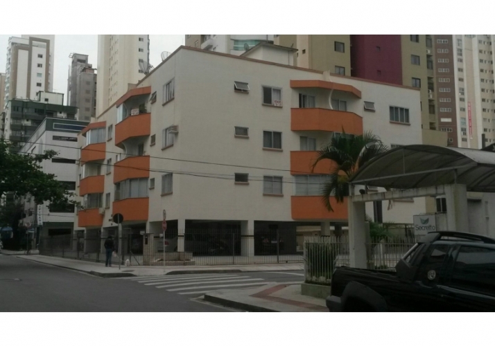 Apartamento 3 quartos 2 garagens