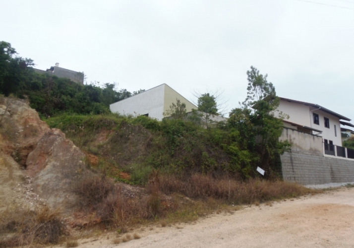 Terreno a Venda com 675 m² - Brusque - 2 km do Centro