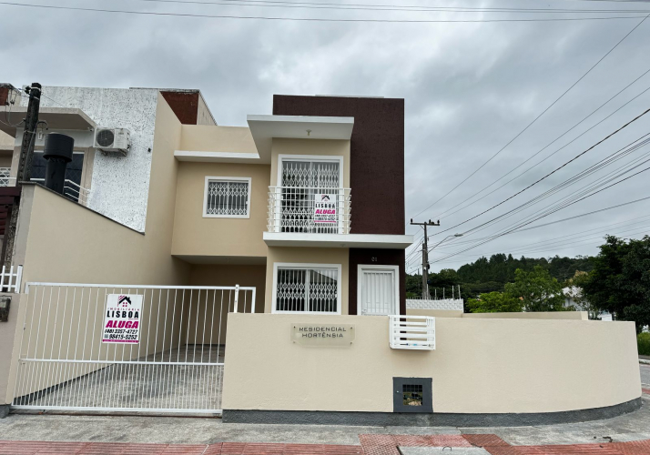 Sobrado no bairro Forquilhas em São José